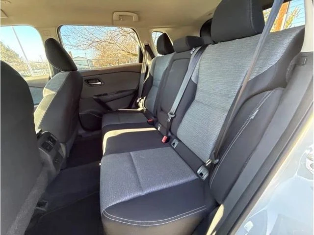 2023 Nissan Rogue - Image 10 of 12
