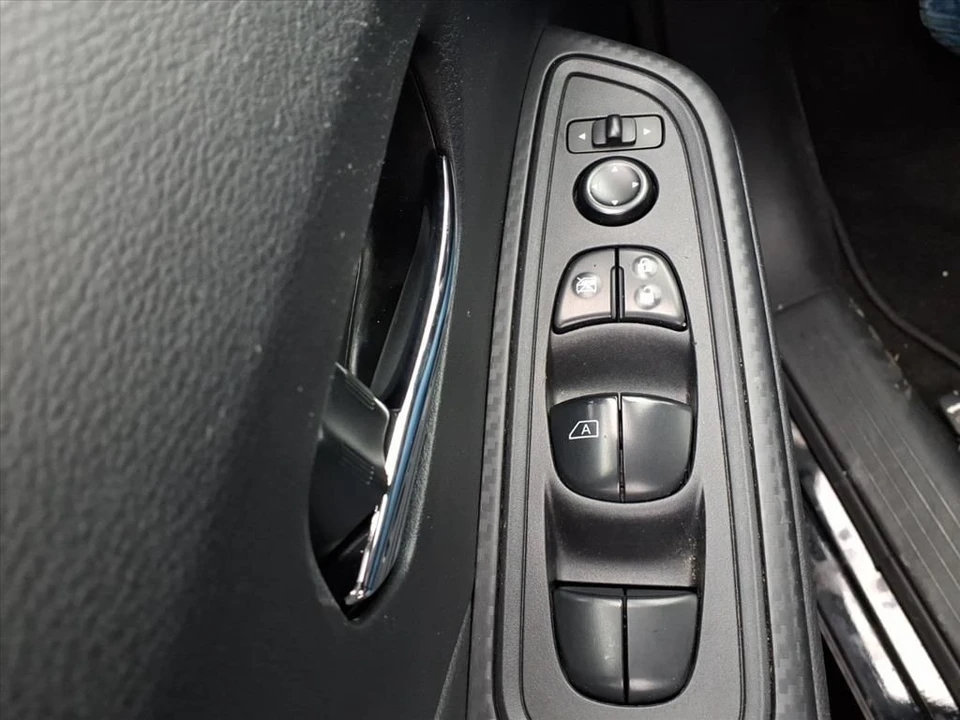 2023 Nissan Versa - Image 17 of 21