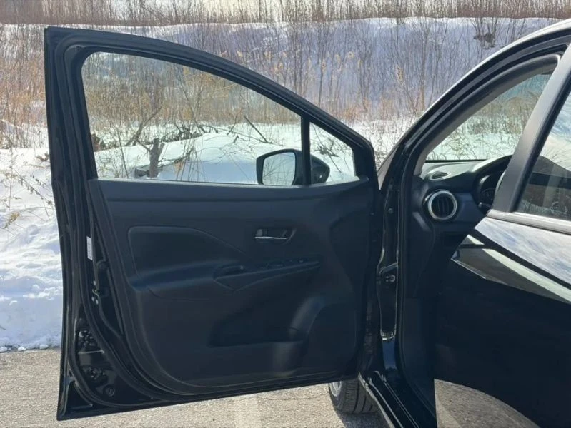 2023 Nissan Versa - Image 11 of 12