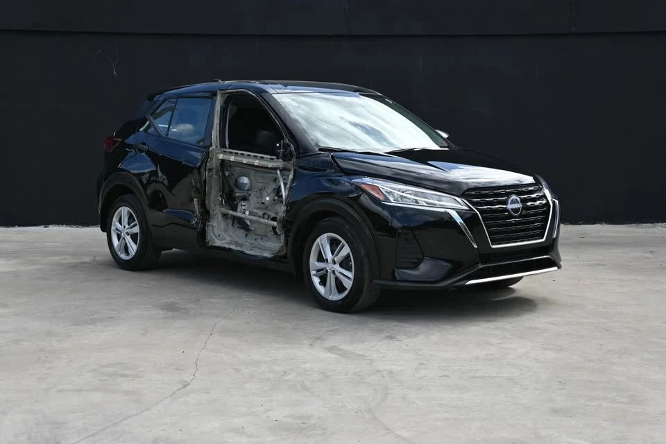 2023 Nissan Kicks - Image 2 of 19