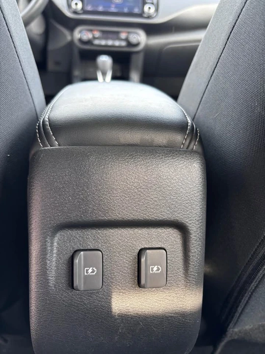 2023 Nissan Kicks - Image 9 of 19