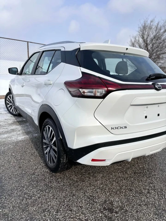 2023 Nissan Kicks - Image 4 of 19