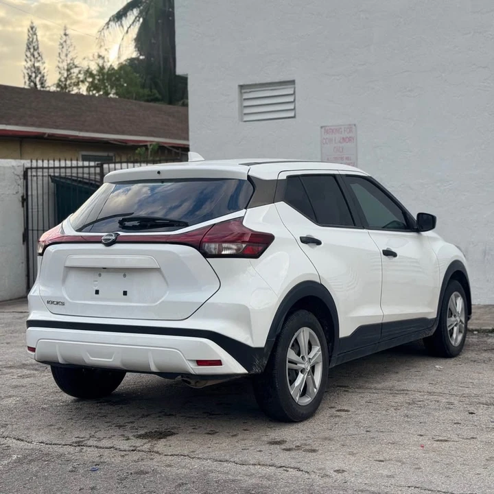 2023 Nissan Kicks - Image 4 of 9