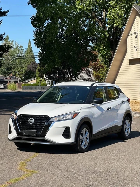 2023 Nissan Kicks - Image 2 of 15