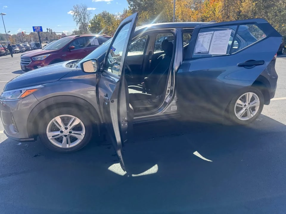 2023 Nissan Kicks - Image 6 of 8