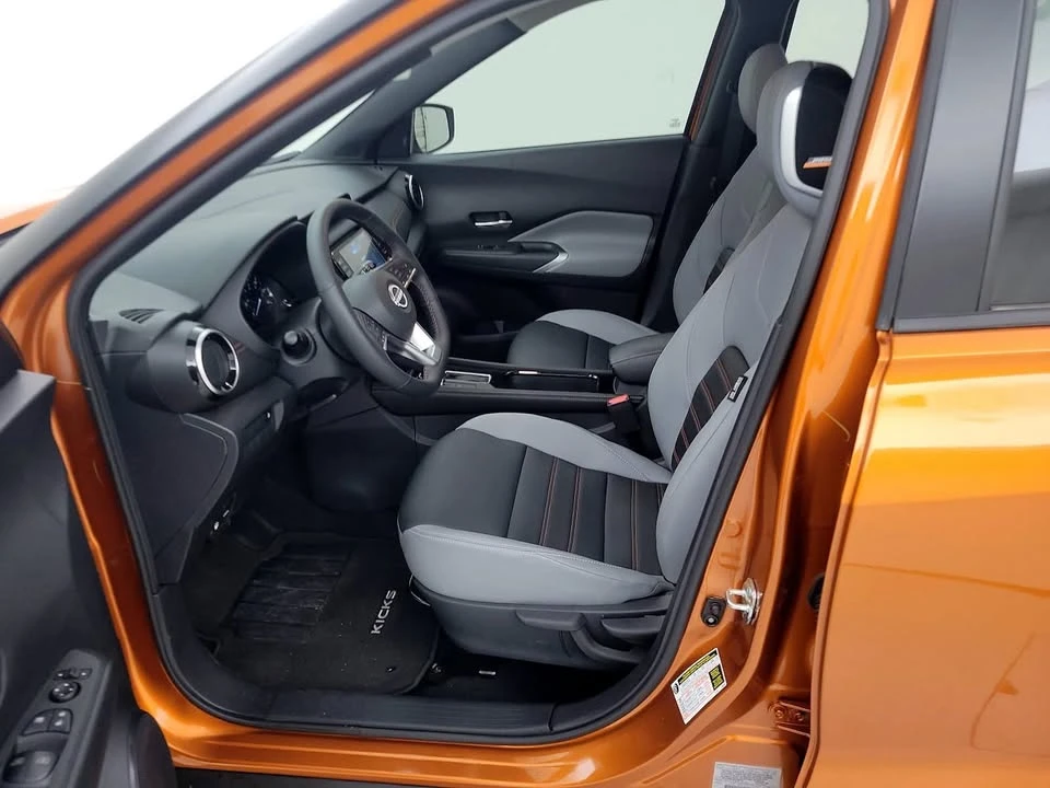2023 Nissan Kicks - Image 12 of 15