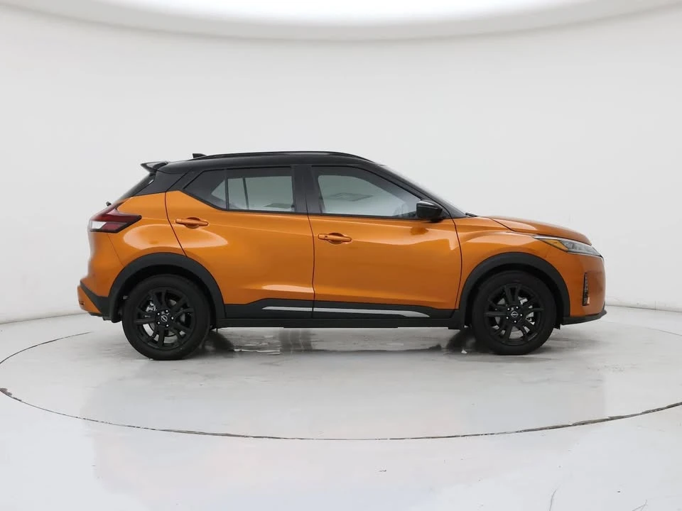 2023 Nissan Kicks - Image 10 of 15