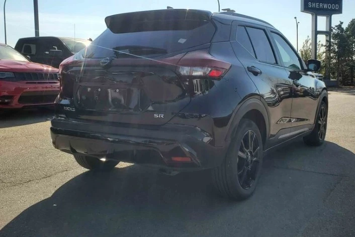 2023 Nissan Kicks - Image 3 of 4