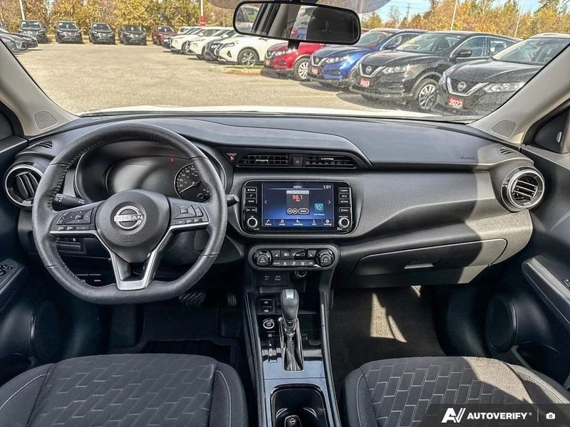 2023 Nissan Kicks - Image 10 of 20