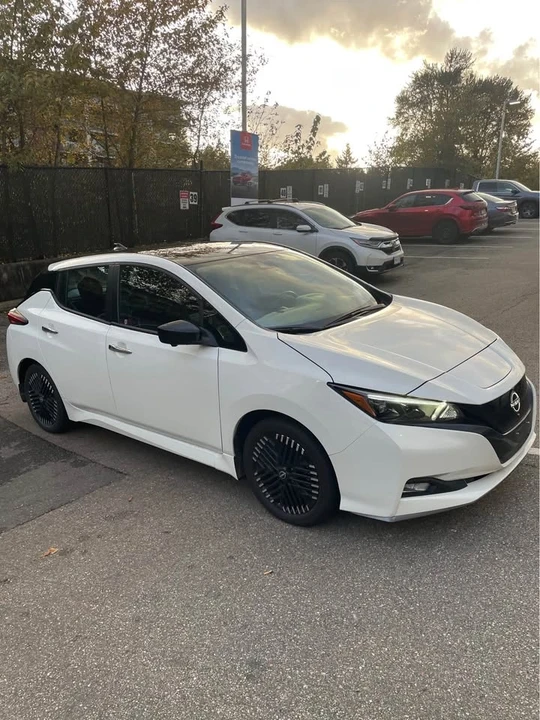 2023 Nissan Leaf - Image 2 of 14