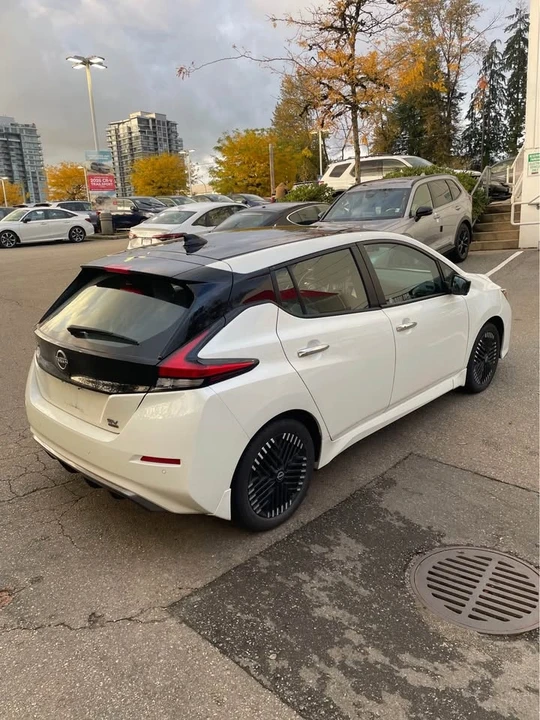 2023 Nissan Leaf - Image 4 of 14
