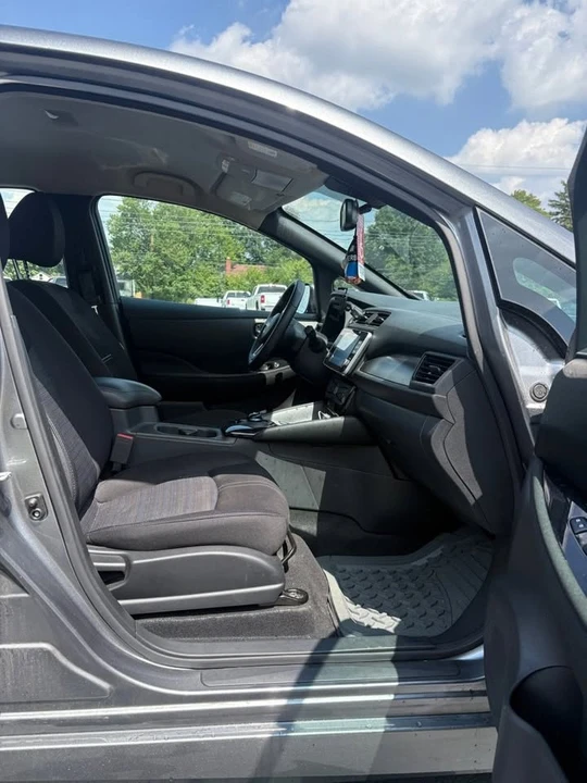 2023 Nissan Leaf - Image 6 of 15