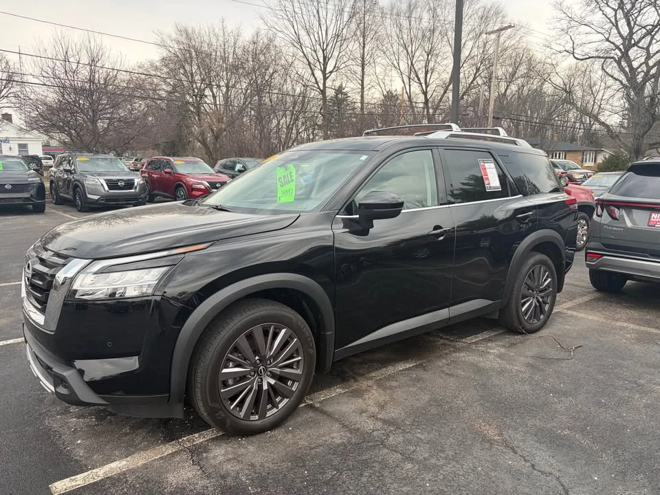2023 Nissan Pathfinder 5th Gen - Image 2 of 9
