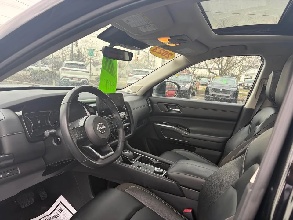 2023 Nissan Pathfinder 5th Gen - Image 5 of 9