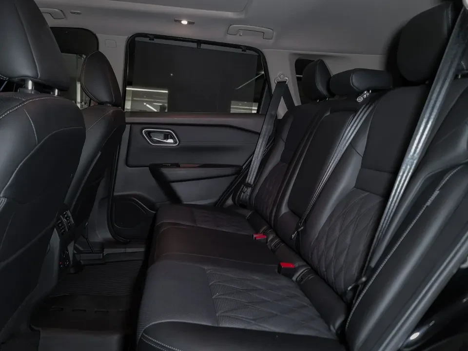 2023 Nissan Pathfinder 5th Gen - Image 14 of 15