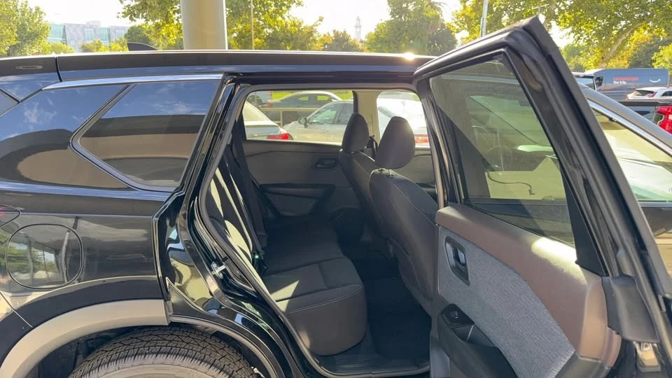 2023 Nissan Rogue - Image 14 of 15