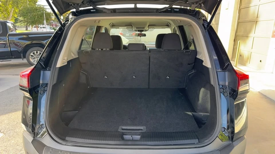 2023 Nissan Rogue - Image 15 of 15