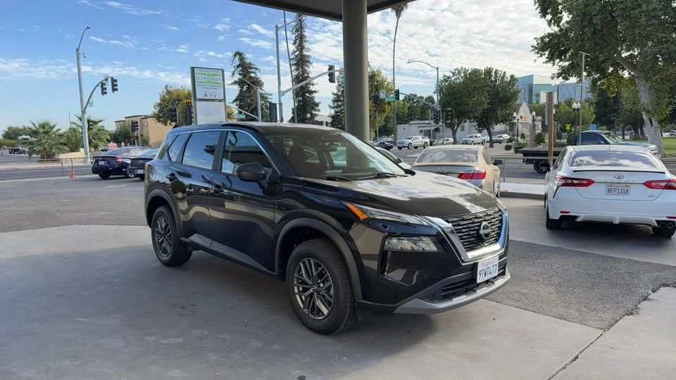 2023 Nissan Rogue - Image 7 of 15