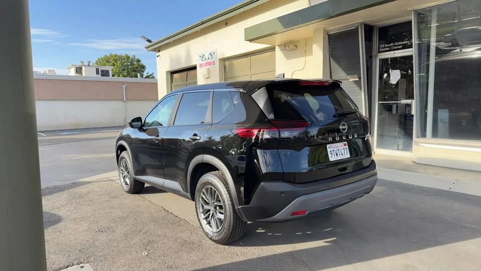 2023 Nissan Rogue - Image 3 of 15