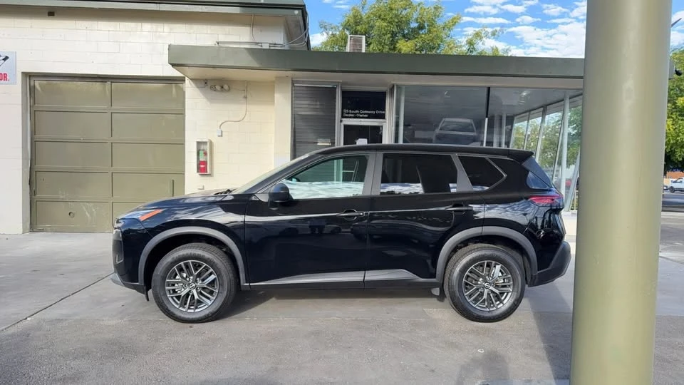 2023 Nissan Rogue - Image 2 of 15