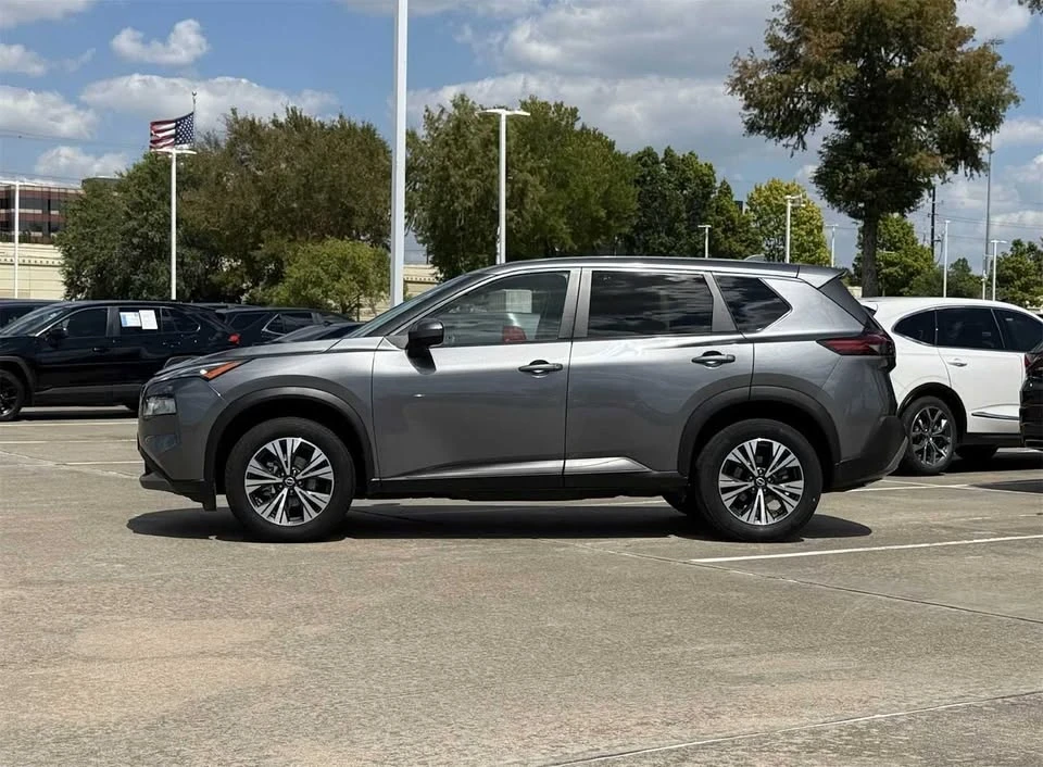 2023 Nissan Rogue - Image 2 of 8