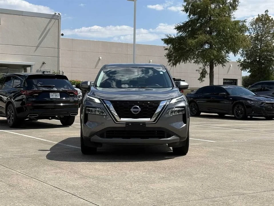 2023 Nissan Rogue - Image 5 of 8