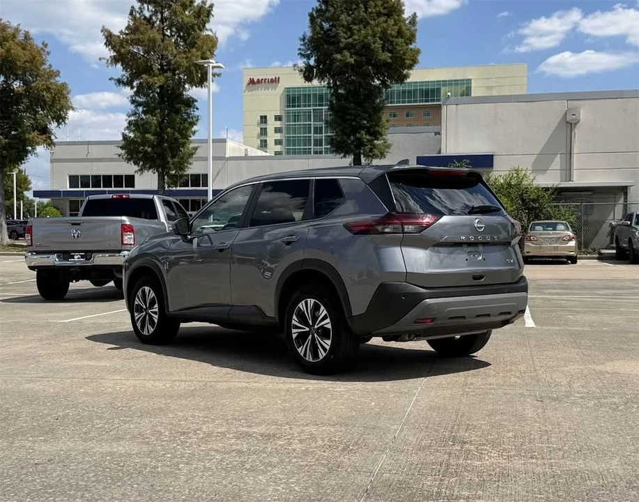 2023 Nissan Rogue - Image 3 of 8