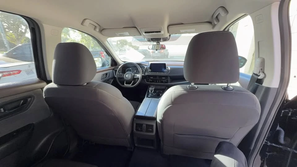 2023 Nissan Rogue - Image 12 of 15