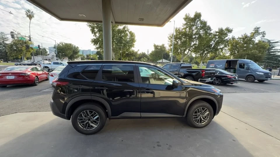 2023 Nissan Rogue - Image 6 of 15