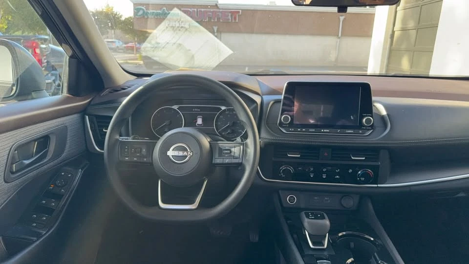 2023 Nissan Rogue - Image 9 of 15