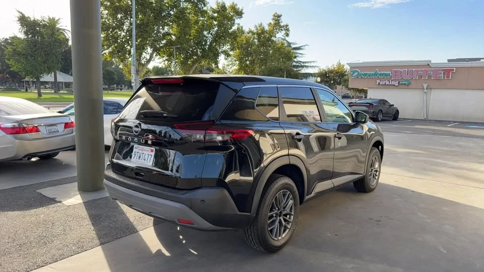 2023 Nissan Rogue - Image 5 of 15