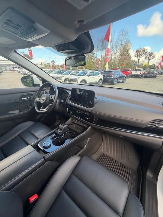 2023 Nissan Rogue - Image 4 of 12
