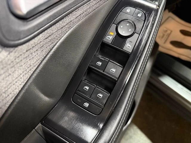 2023 Nissan Rogue - Image 13 of 20