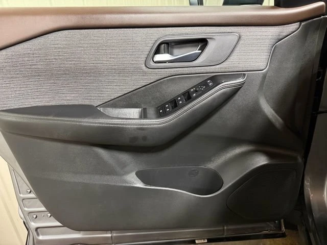 2023 Nissan Rogue - Image 12 of 20