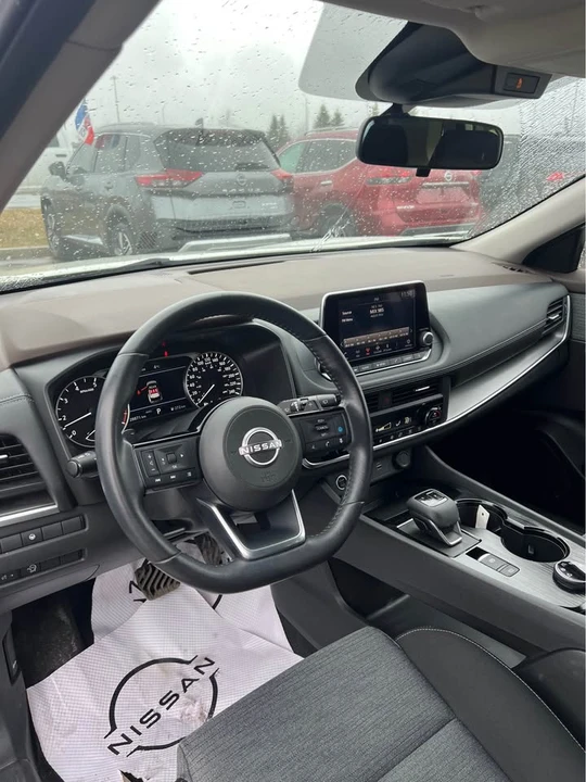 2023 Nissan Rogue - Image 10 of 13