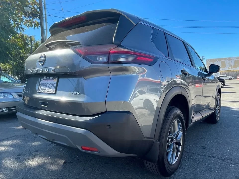 2023 Nissan Rogue - Image 6 of 10