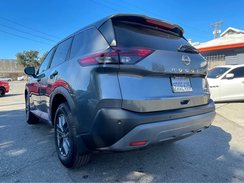2023 Nissan Rogue - Image 4 of 10