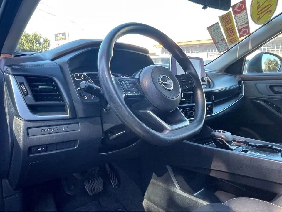 2023 Nissan Rogue - Image 7 of 10