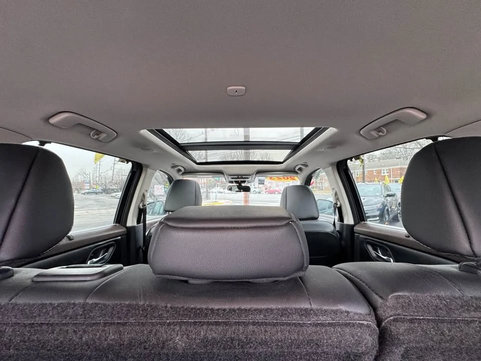 2018 Nissan Rogue - Image 11 of 20