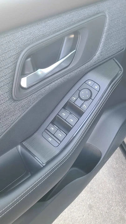 2023 Nissan Rogue - Image 5 of 12