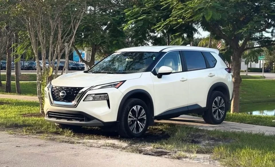 2023 Nissan Rogue - Image 2 of 9