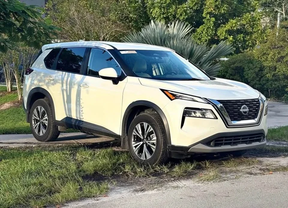 2023 Nissan Rogue - Image 3 of 9