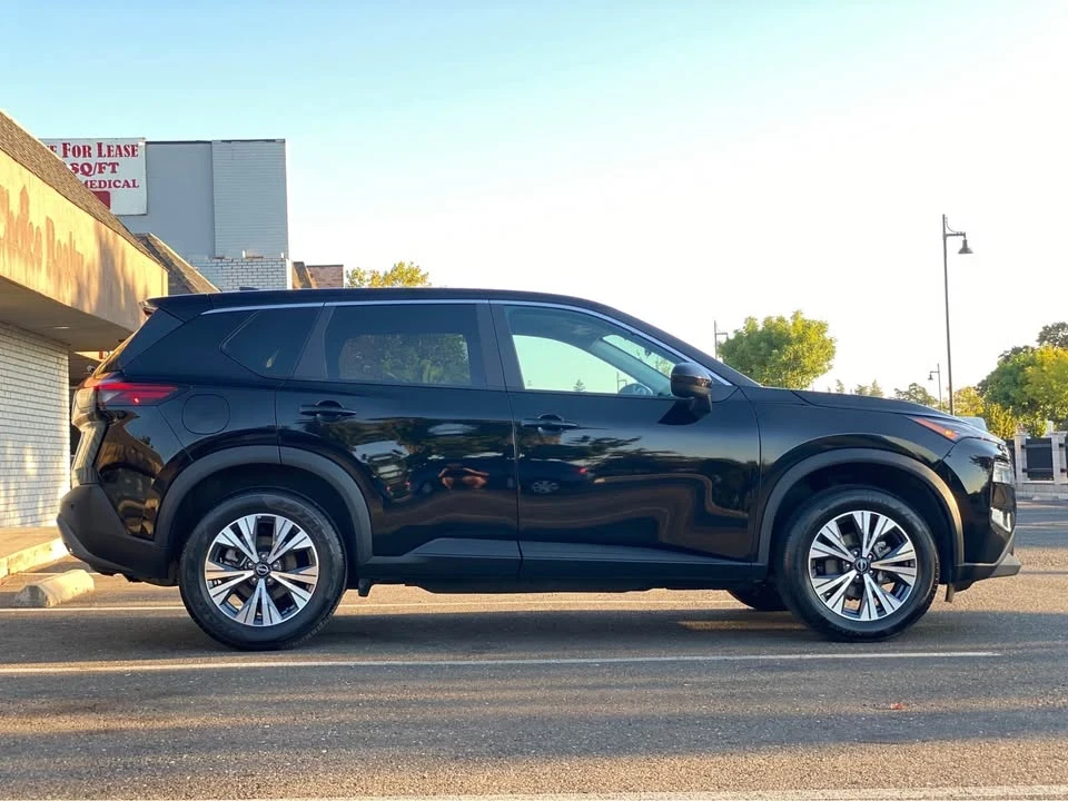 2023 Nissan Rogue - Image 9 of 19
