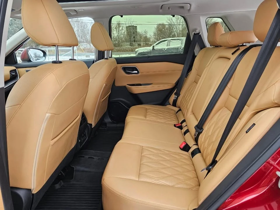 2023 Nissan Rogue - Image 18 of 20