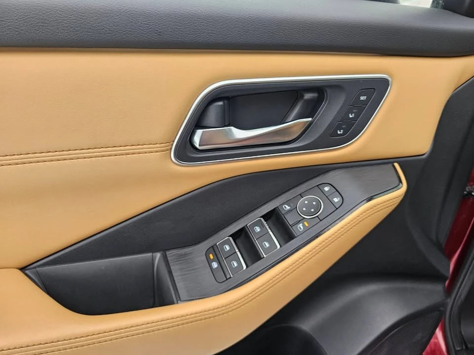 2023 Nissan Rogue - Image 17 of 20