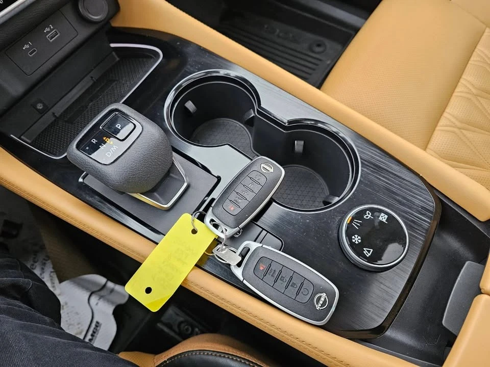 2023 Nissan Rogue - Image 14 of 20
