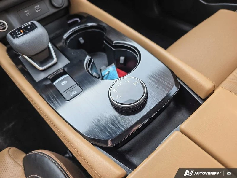 2023 Nissan Rogue - Image 18 of 20