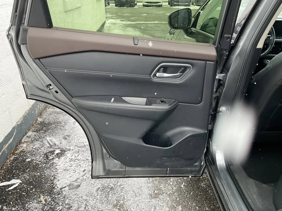 2023 Nissan Rogue - Image 19 of 20
