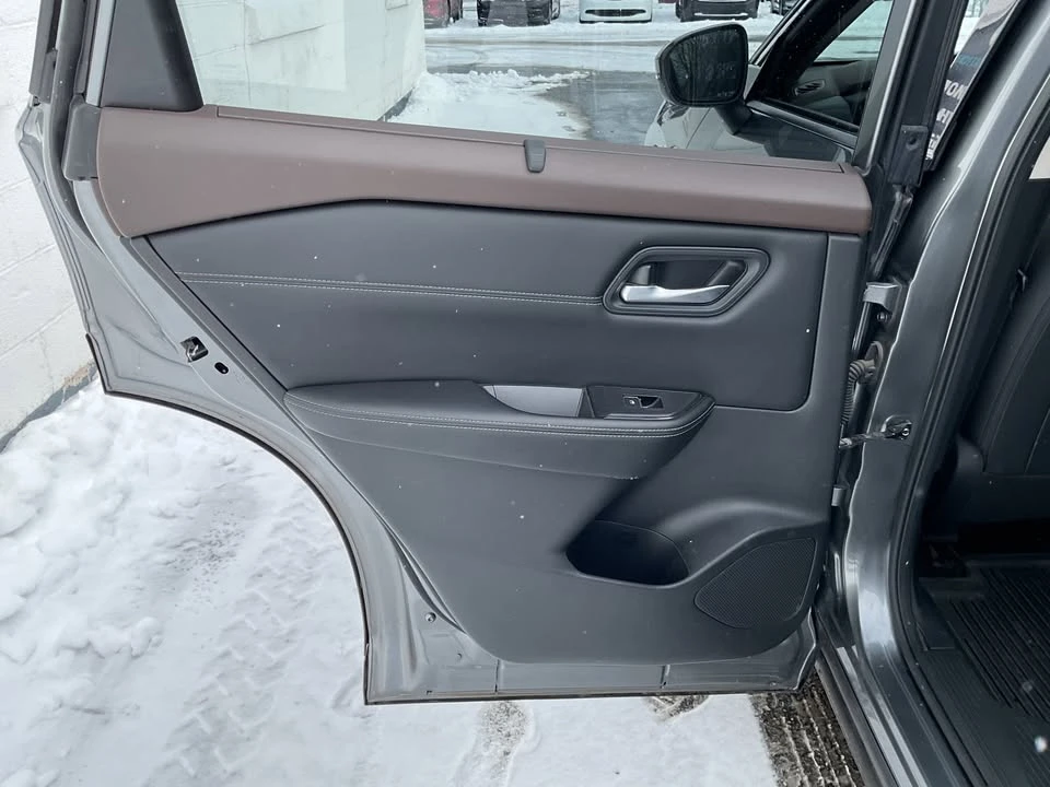 2023 Nissan Rogue - Image 19 of 20