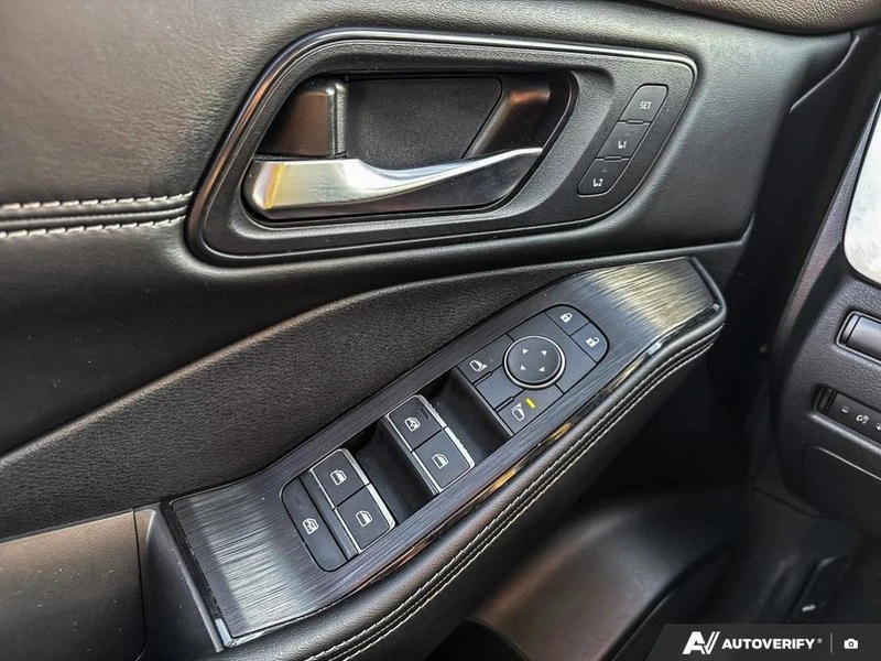 2023 Nissan Rogue - Image 18 of 20